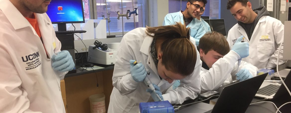 MCB PSM students loading the MinIONs in the Genome Sequencing, Assembly and Annotation course.