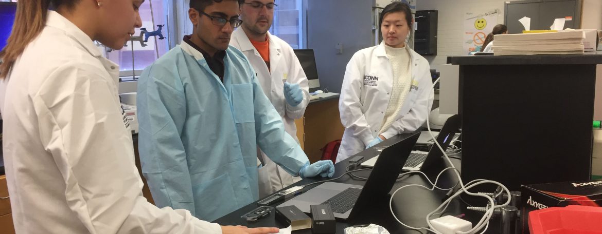 MCB PSM students learning to use the MinIONs in the Genome Sequencing, Assembly and Annotation course.